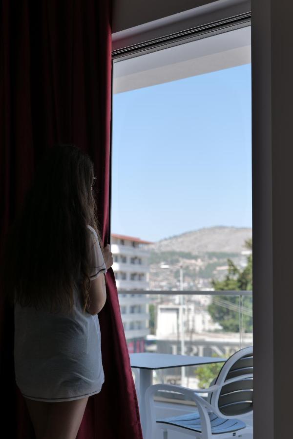 Lumi Hotel *